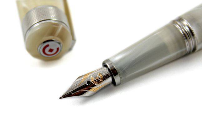 Cleo Skribent - Aura - Fountain Pen - Mother of Pearl - Papier Plume