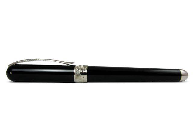 Pineider Avatar UR Fountain Pen - Graphene Black