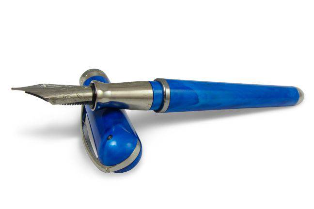 Pineider Avatar UR Fountain Pen - Neptune Blue